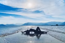 Điệp Sơn đẹp mê hồn với con đường cát nối tam đảo giữa biển khơi