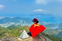 Lên đỉnh Hoàng Ngưu Sơn, ngắm trọn vẹn thành phố biển xanh