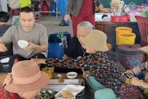 Food tour chợ Phương Cựu ăn no quên lối về chỉ với vài chục nghìn đồng