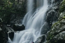 Thác Siu Puông 7 tầng "treo" giữa rừng Quảng Ngãi, hút khách mê trekking