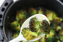 5 thực phẩm dễ làm hỏng nồi chiên không dầu, nên tránh ngay