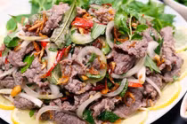 Phở trộn, nộm, bò tái chanh lọt top món trộn ngon thế giới