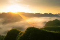 Đồi cỏ Ba Quáng cảnh đẹp như phim, "đốn tim" du khách mê khám phá