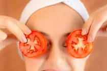 Ăn gì để giảm quầng thâm và bọng mắt hiệu quả?