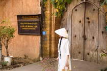 Làng cổ Đường Lâm hút khách đến chụp áo dài giữa không gian làng quê Bắc Bộ