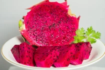 Cách làm giấm thanh long đỏ giúp đẹp da, ngừa táo bón