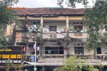 Sống trong khu tập thể 'nứt toác' ở Hà Nội, người dân mong ngày dỡ bỏ