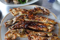 Thử thách lòng gan dạ với đặc sản "rắn 4 chân" miền Tây