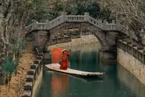 Theo thông tin từ các tài liệu du lịch địa phương, Thung Ui thuộc khu vực xã Gia Sinh (huyện Gia Viễn cũ), nằm trong Quần thể danh thắng Tràng An – Di sản Văn hóa và Thiên nhiên thế giới được UNESCO công nhận. Ảnh Tuan Anhi