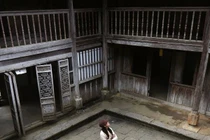 Khám phá dinh thự Vua Mèo 'góc sống ảo' cổ kính giữa cao nguyên đá Đồng Văn