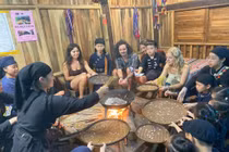 Ngôi làng từng được CNN Travel liệt kê vào danh sách các vùng nông thôn đẹp nhất thế giới và được Tổ chức Du lịch thế giới (UNWTO) công nhận là “Làng du lịch tốt nhất thế giới 2022”, một trong ba đại diện của Việt Nam đạt danh hiệu này.