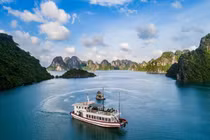 Chọn tour biển Hạ Long uy tín, đừng để giá rẻ đánh lừa