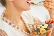 Ăn gì để ngăn ngừa tóc bạc sớm?