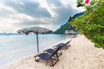 Ẩn mình giữa vịnh Lan Hạ, đảo Cát Ông hút du khách ưa khám phá