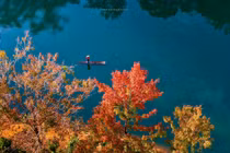 Đông về, ghé hồ Bản Viết ngắm mùa lá đổi màu