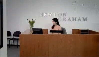 Đau điếng vì người đẹp.