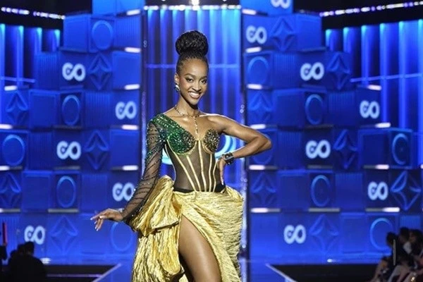 Mỹ nhân Nam Phi khéo xử lý sự cố trang phục trong bán kết Miss Cosmo 2025