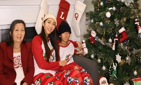 Người mẫu Ngọc Quyên đón Giáng sinh bên người thân ở Mỹ