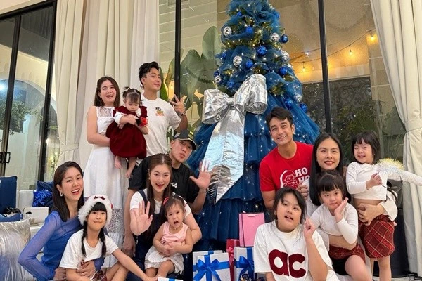 Hội bạn thân của Vân Trang đón Giáng sinh ở biệt thự 1000m2