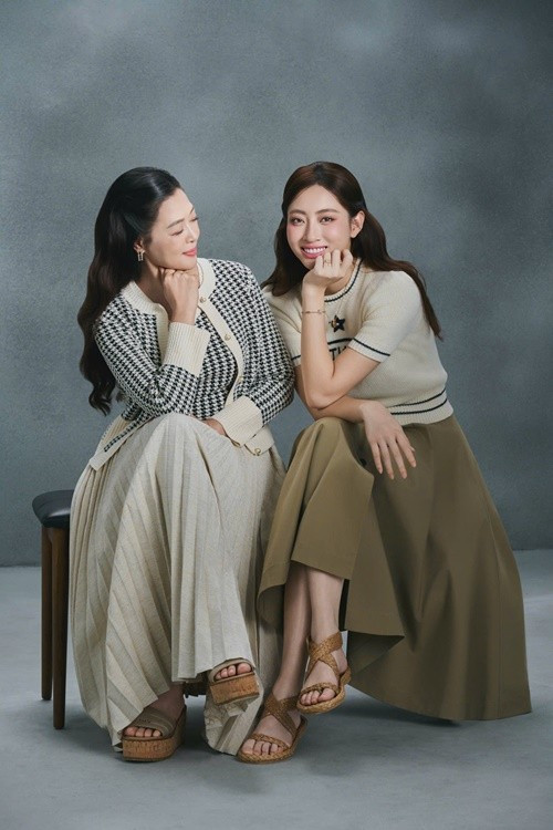 Nàng hậu chia sẻ về mẹ: “Con chỉ ước, có thể sống một đời như mẹ, để hiểu hết những vất vả, hy sinh và tình yêu lặng thầm mẹ dành cho chúng con, suốt bao năm không đòi hỏi bất kỳ điều gì đáp lại”. Ảnh: Sen Vàng.
