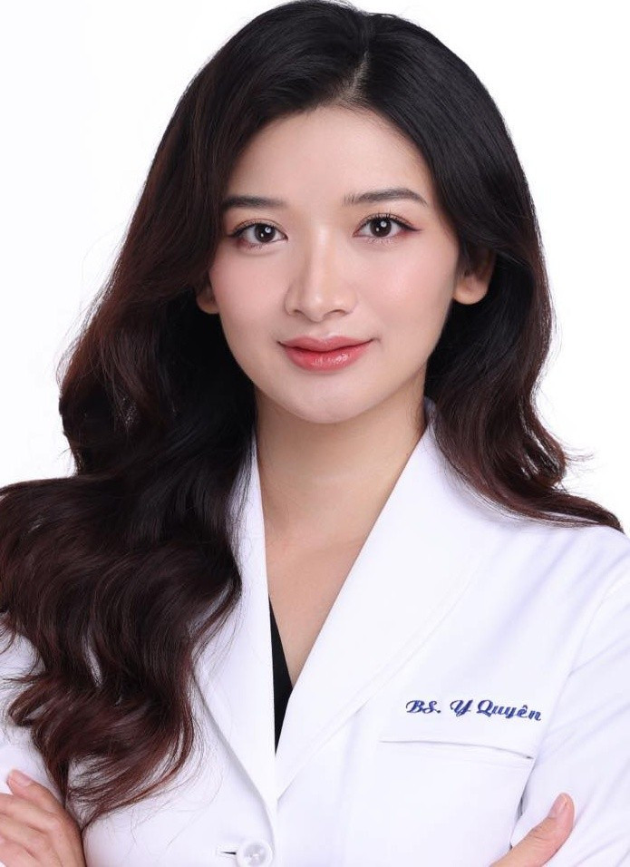 Y Quyên có chị gái là y sĩ, em trai là sinh viên năm thứ 6, ngành Y khoa, Trường Đại học Y dược Buôn Ma Thuột. Ảnh: FB Y Quyên.