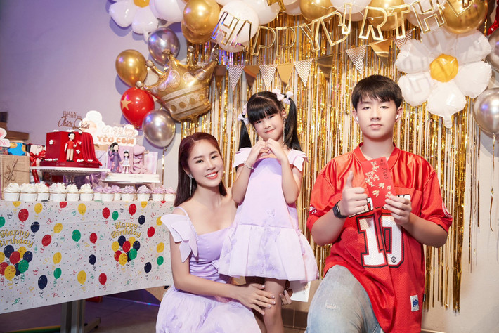 Lê Phương và con gái Bông sinh nhật vào tháng 8 còn cậu con trai Cà Pháo của nữ diễn viên chào đời vào ngày 2/9 năm 2012.