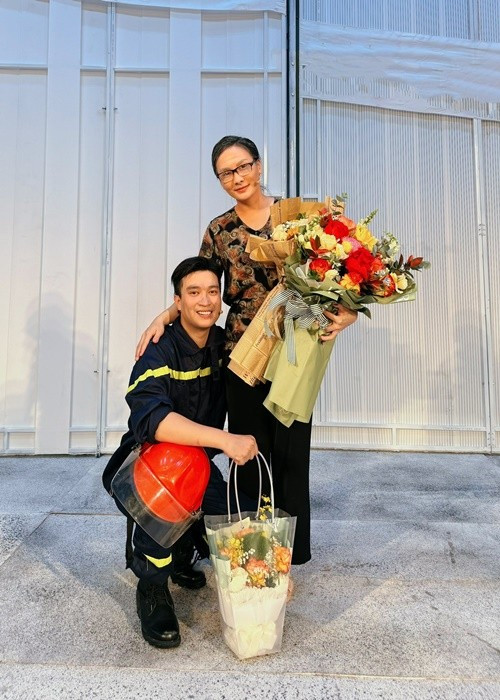 Bảo Thanh giành huy chương vàng nhờ vai diễn mẹ Tú trong vở Hoa lửa. Ảnh: FB Bảo Thanh.