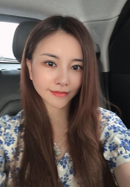 Nữ diễn viên hiện tại sở hữu gương mặt thon gọn hơn. Ảnh: FB Kim Oanh.