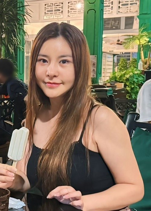 Mới đây, Kim Oanh khoe diện mạo sau khi chỉnh sửa. Theo Znews, cô sửa lại dáng mũi, căng da mặt, đính cơ trán, căng da cổ, xóa nếp nhăn dưới viền mắt... Ảnh: FB Kim Oanh.