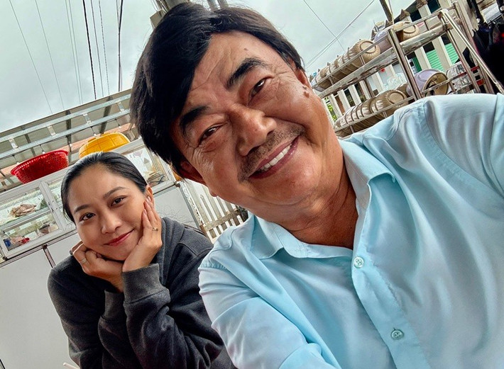 Trên trang cá nhân, nghệ sĩ Việt Anh chia sẻ nhiều hình ảnh bên Chân Chân khi đi quay. Ảnh: FB NSND Việt Anh.