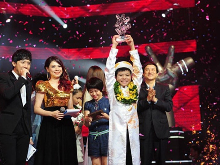 Quang Anh đăng quang Giọng hát Việt nhí 2013. Sau cuộc thi, anh học tại Học viện Âm nhạc Quốc gia Việt Nam, không chạy show. Ảnh: Znews.