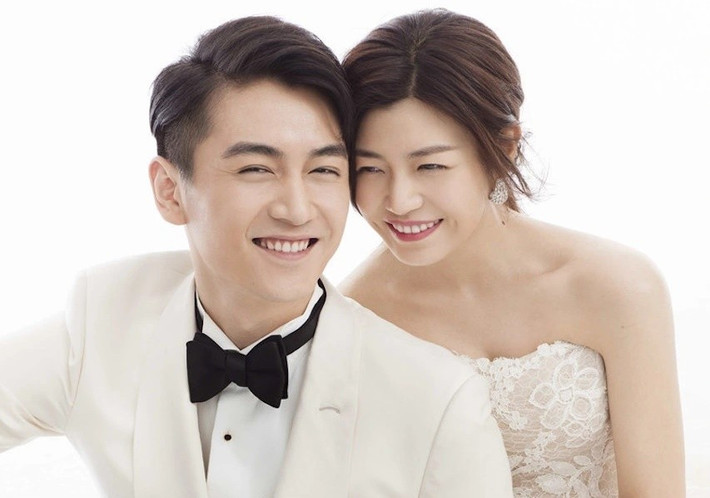 Trần Hiểu nhận xét Trần Nghiên Hy là người mạnh mẽ, đảm đang và học cao. Theo nam diễn viên, dù lịch trình bận rộn đến thế nào, cả hai vẫn dành thời gian hỏi thăm đối phương. Ảnh: Sina.