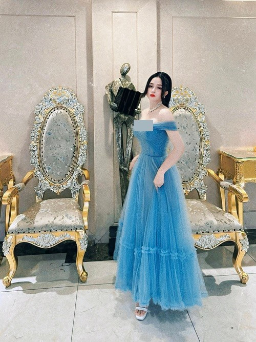 Huỳnh Như ăn mặc gợi cảm, khiến người đối diện khó rời mắt. Ảnh: FB Huỳnh Như.