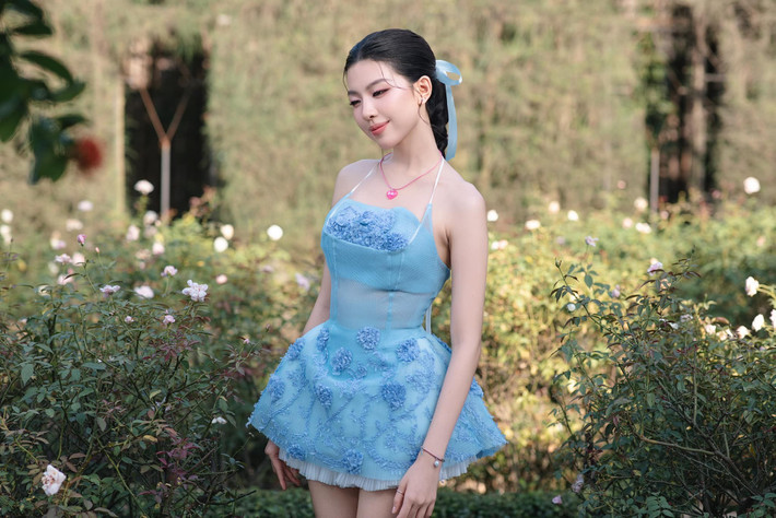 Hiện tại, Út Khờ của Địa đạo: Mặt trời trong bóng tối sở hữu gương mặt xinh đẹp, vóc dáng thon gọn, gợi cảm. Ảnh: FB Lamoon.