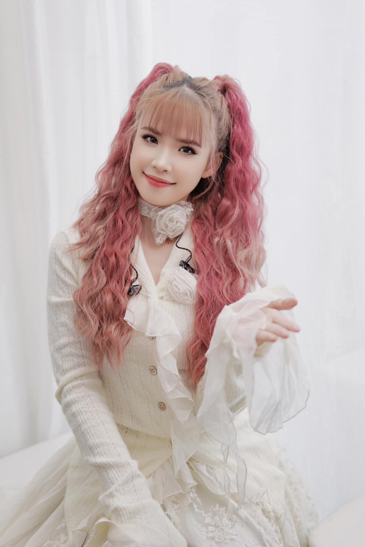 Khởi My sở hữu gương mặt không tuổi. Nhiều người khen ngợi ở tuổi 35, cô vẫn trẻ trung như tuổi đôi mươi. Ảnh: FB Khởi My.