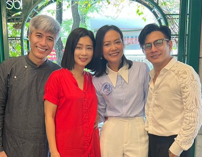 Cô nguyện cầu cho các thế hệ nghệ sĩ nối nghiệp Tổ luôn đoàn kết, yêu thương, nhiều sức khỏe, sáng tạo để tiếp tục cống hiến. Ảnh: FB Hồng Ánh.