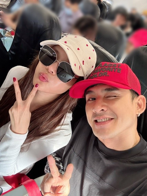 Ít ngày trước, Lương Thế Thành phủ nhận tin đồn hôn nhân rạn nứt vì cảnh hôn của Thúy Diễm trên sân khấu. Ảnh: FB Lương Thế Thành.