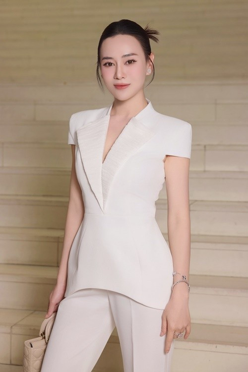 Mới đây, cư dân mạng lan truyền tin đồn Shark Bình chia sẻ, anh cho Phương Oanh mỗi tháng 1 tỷ tiền tiêu vặt. Để tin đồn không bị đẩy đi quá xa, Phương Oanh lập tức lên tiếng. “Những thông tin trên hoặc tương tự như trên là hoàn toàn bịa đặt”, cô viết trên trang cá nhân. Ảnh: FB Phương Oanh.