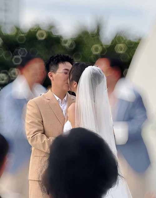 Kai Đinh từng sáng tác nhiều ca khúc như Điều buồn nhất, Có em chờ (Min), Gọi tên em (Min), Ưng quá chừng (Amee), Cô ấy của anh ấy (Bảo Anh), Điều buồn tênh (Quang Vinh), Người ta nói (Trung Quân), Stay with me (Chi Pu), Love me more (Gil Lê). Ảnh: FB Trung Quân Idol.