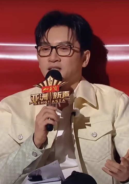 Theo Znews, Tô Hữu Bằng khen giọng hát của Phương Mỹ Chi ngọt ngào, khỏe khoắn và hiếm có. Ảnh: Tiền Phong.