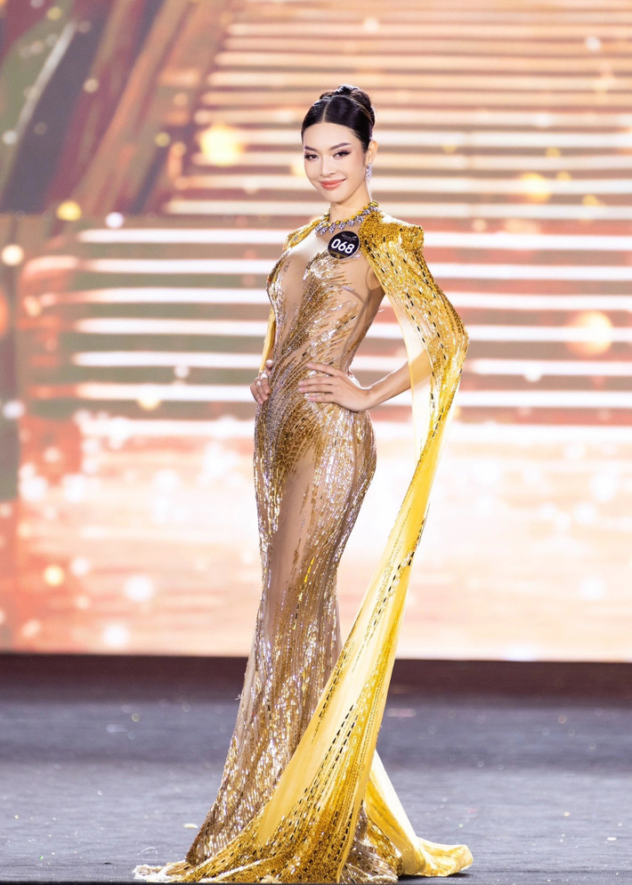 Trở lại Hoa hậu Hòa bình Việt Nam vào năm 2024, Thiên Hương vẫn dừng chân ở top 15. Chia sẻ về việc trượt top 10, người đẹp cho biết, cô không may mắn. “Hương thể hiện tốt, nhưng kết quả như vậy thì phải xem điểm của ban giám khảo mới biết được Hương thiếu sót cái gì. Hương chỉ biết lần này mình đã làm tốt hơn lần trước”, Thiên Hương chia sẻ trên Đời Sống Pháp Luật. Ảnh: Miss Grand Vietnam.
