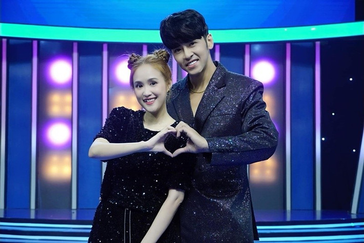 Phương Hằng khéo nịnh Anh Tâm. Năm 2019, cô tặng chồng căn nhà mới trị giá 2,6 tỷ nhân dịp sinh nhật. Ảnh: FB Phương Hằng.
