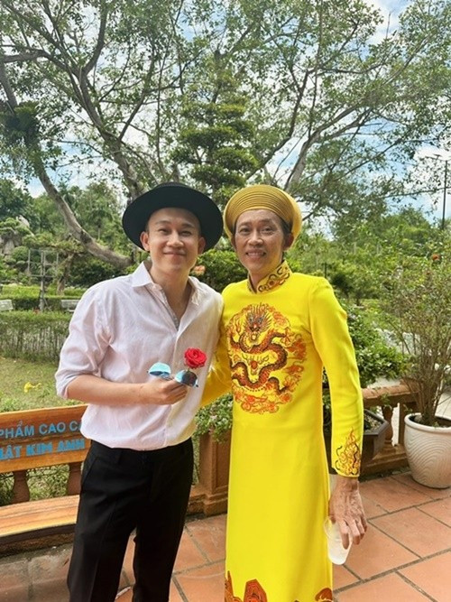 Dương Triệu Vũ thường xuyên cập nhật hình ảnh Hoài Linh. Kể từ sau ồn ào từ thiện năm 2021, Hoài Linh không sử dụng mạng xã hội. Ảnh: FB Dương Triệu Vũ.