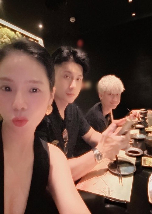 Lệ Quyên cùng Lâm Bảo Châu và Kỳ Anh vừa trở về Việt Nam. Ảnh: Instagram Lệ Quyên.