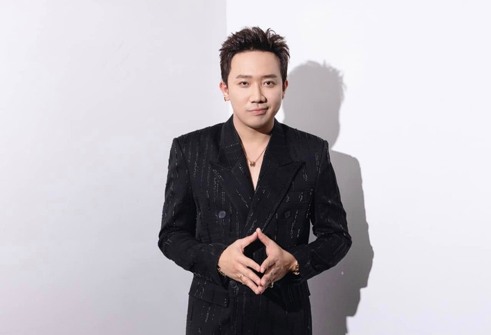 Trấn Thành bày tỏ: “Xin cho vợ chồng Trấn Thành - Hari được góp một chút sức của mình trong công cuộc giúp đỡ bà con miền Trung vượt qua bão lũ. Mong mọi người hãy cùng chung tay nhé! Chúng ta mỗi người 1 ít thôi, nhưng mọi người cùng làm, bà con sẽ nhận được nhiều ạ! Vì miền Trung thương yêu”. Ảnh: FB Trấn Thành.