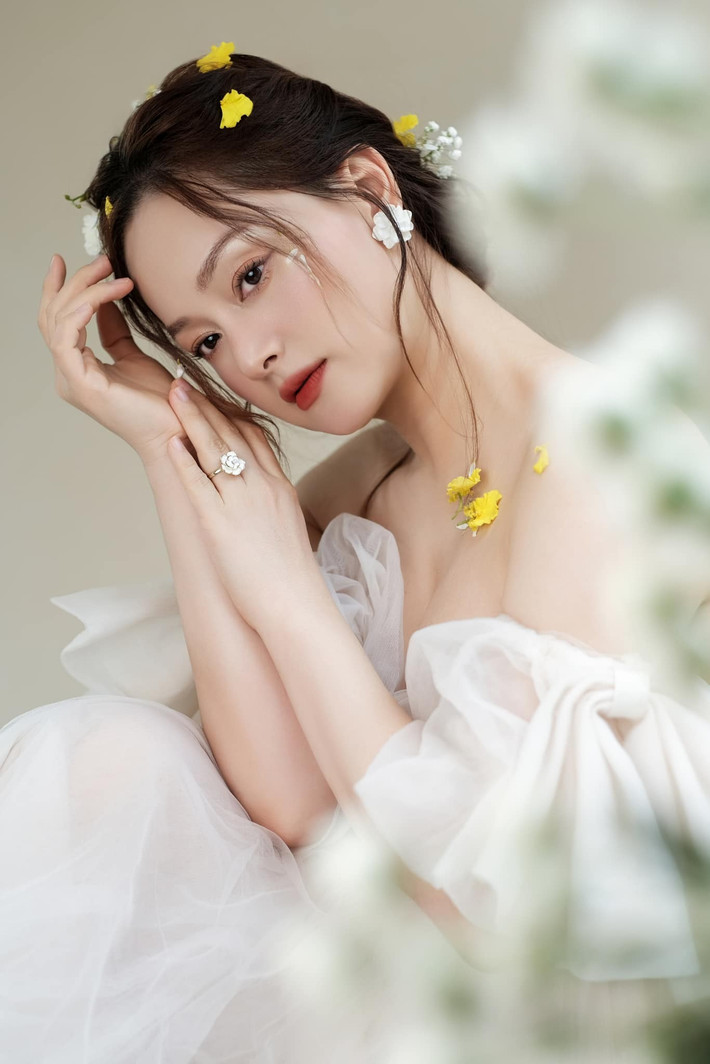 Lan Phương chưa tiết lộ lý do hôn nhân tan vỡ. Tuy nhiên, trước đó, cô chia sẻ, chồng không hiểu tình trạng trầm cảm cô đang trải qua sau khi sinh con thứ hai. Ảnh: FB Lan Phương.