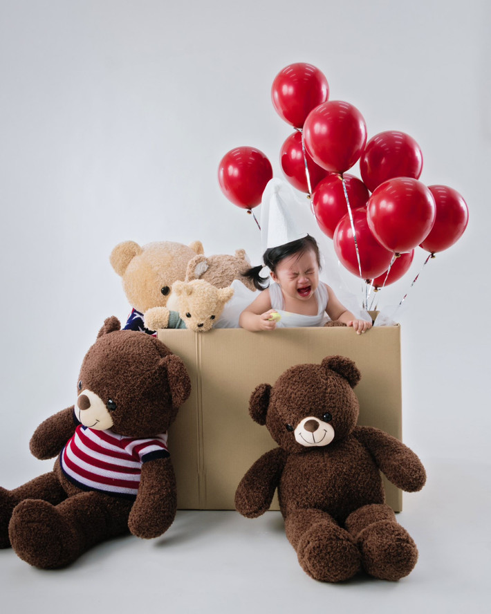 Hannie không ít lần òa khóc khi chụp ảnh kỷ niệm. Ảnh: FB Winnie Hannie.