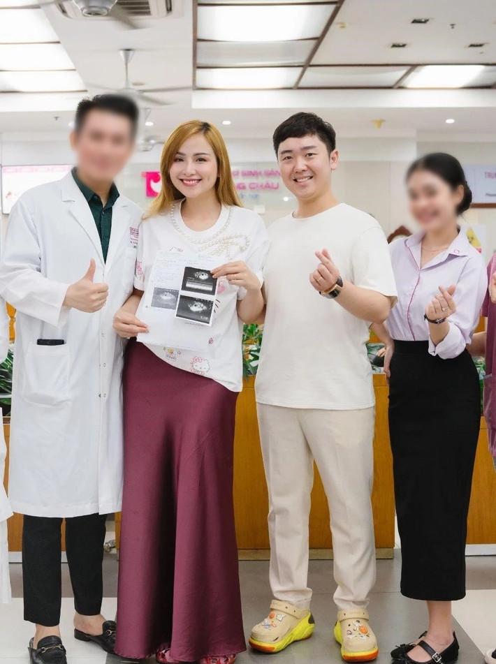 Người đẹp đang mang bầu 6 tháng. Hiện tại, sức khỏe của Diễm Hương ổn định. Ảnh: FB Diễm Hương.