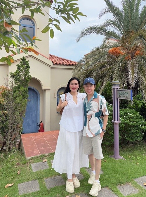 Nam ca sĩ có mối quan hệ tốt với các con riêng của Phương Lê. Ảnh: FB Phương Lê.