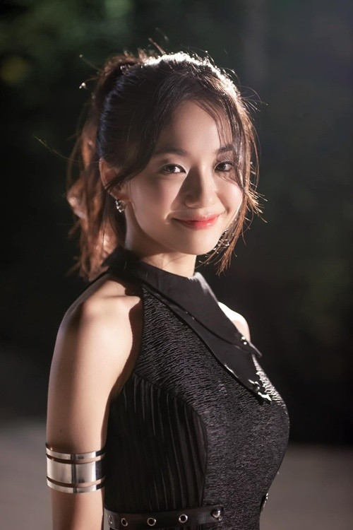 Hoàng Hà chia sẻ trên Znews, cô muốn theo đuổi nhiều dạng vai, thử sức ở nhiều cuộc đời khác nhau. Ảnh: FB Hoàng Hà.